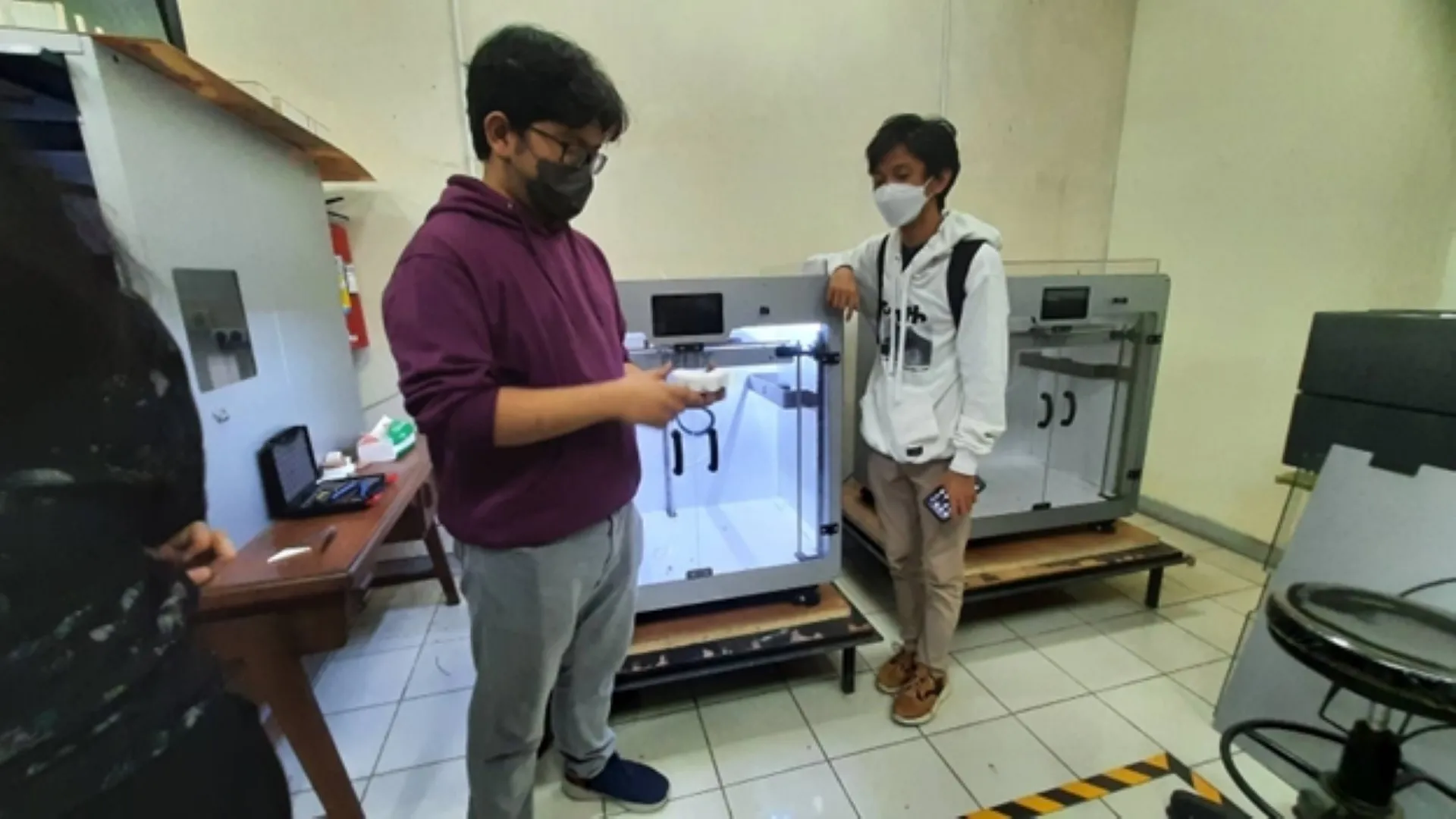 A Demonstration of the Fabrication Machines at the ITB Architecture Laboratory