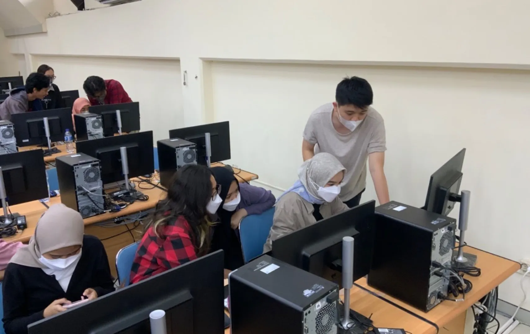 A Demonstration of the Fabrication Machines at the ITB Architecture Laboratory